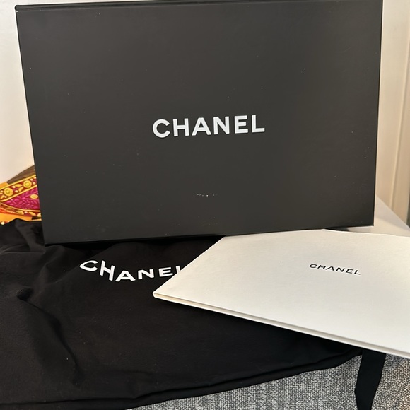 Chanel Flap V bag Chev/black - Picture 11 of 12